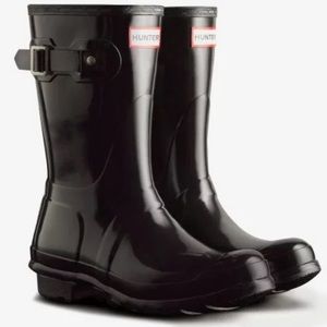 Women’s hunter short gloss hunter rain boots. Excellent condition, worn once!